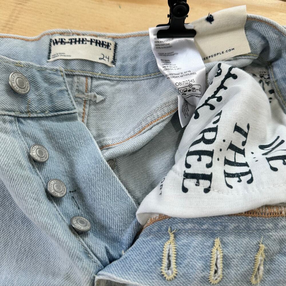 NWT- Free People‎ Ivy Light Wash Mid Rise Button Fly Shorts Size 24 - Picture 5 of 8